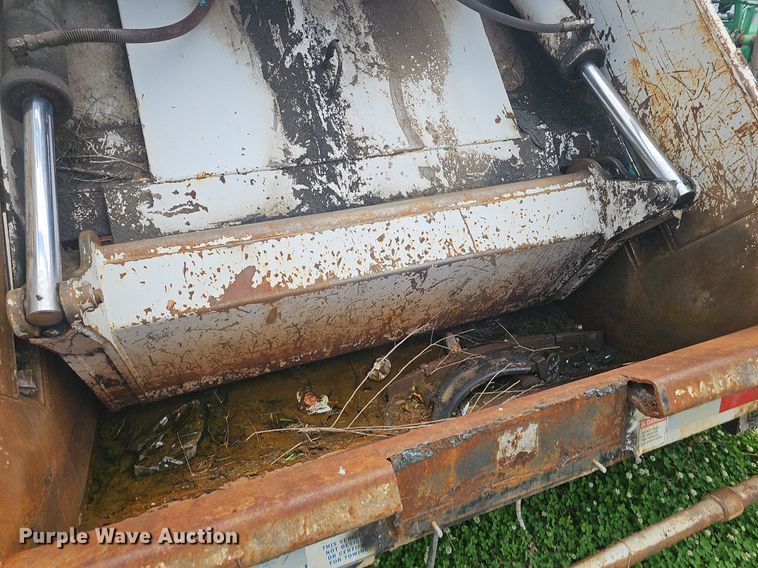 image for item EJ5620 2011 Frieghtliner  M2 refuse truck