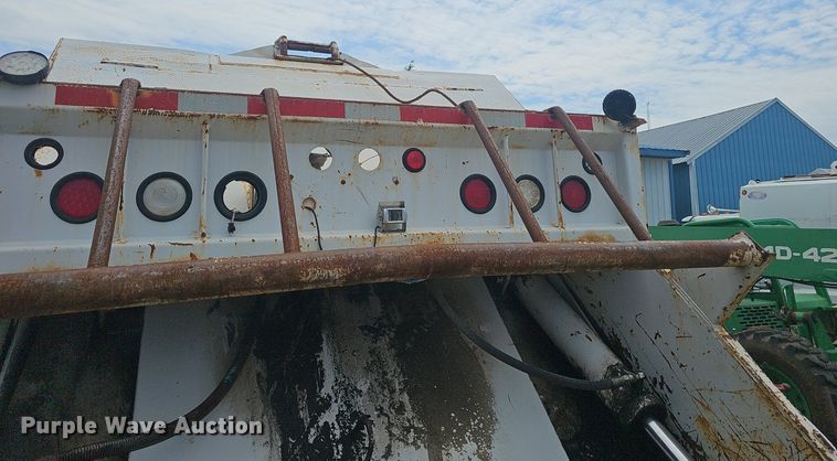 image for item EJ5620 2011 Frieghtliner  M2 refuse truck