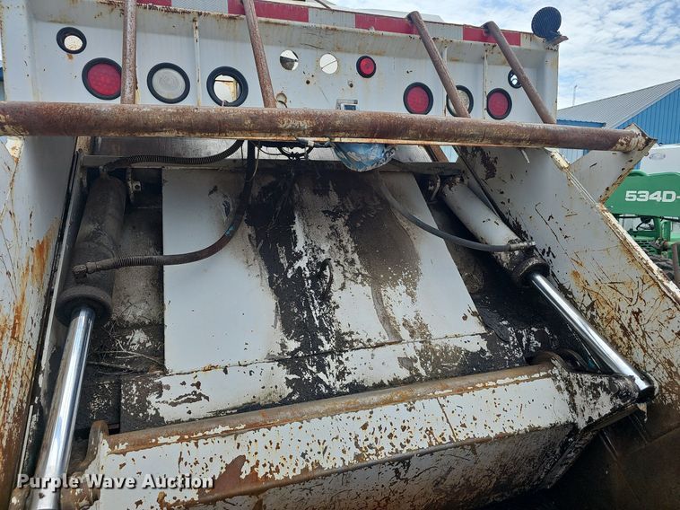 image for item EJ5620 2011 Frieghtliner  M2 refuse truck