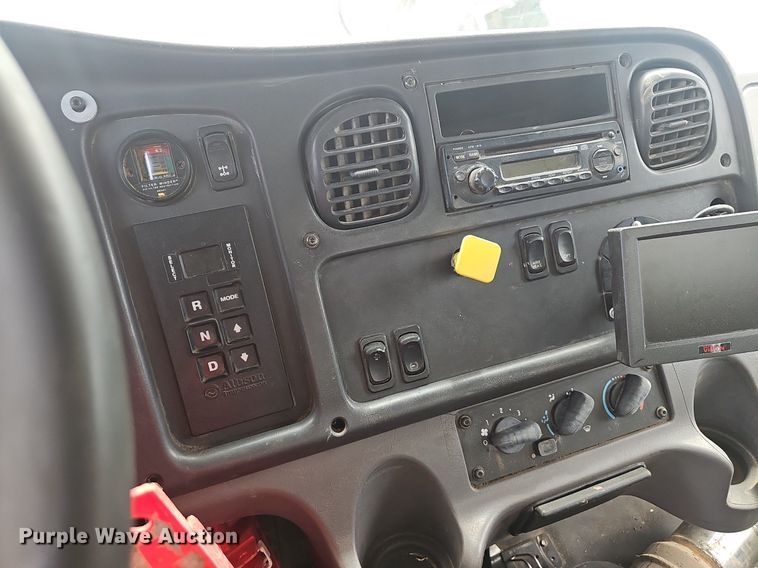 image for item EJ5620 2011 Frieghtliner  M2 refuse truck