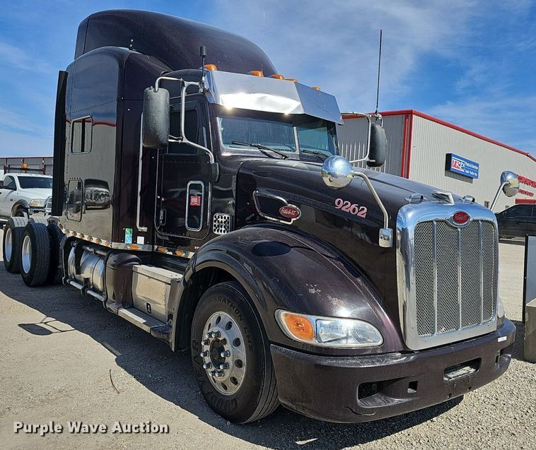 image for item EJ6028 2014 Peterbilt  386 semi truck