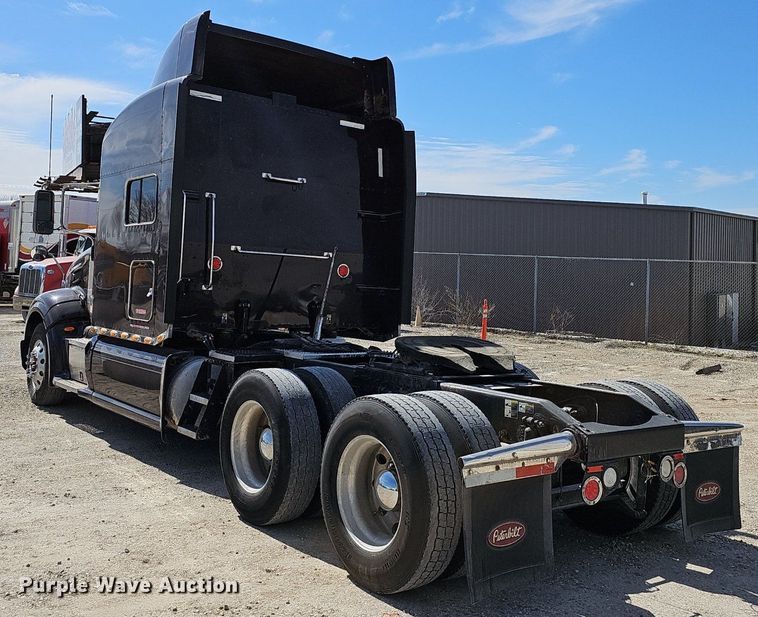 image for item EJ6028 2014 Peterbilt  386 semi truck