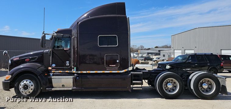 image for item EJ6028 2014 Peterbilt  386 semi truck