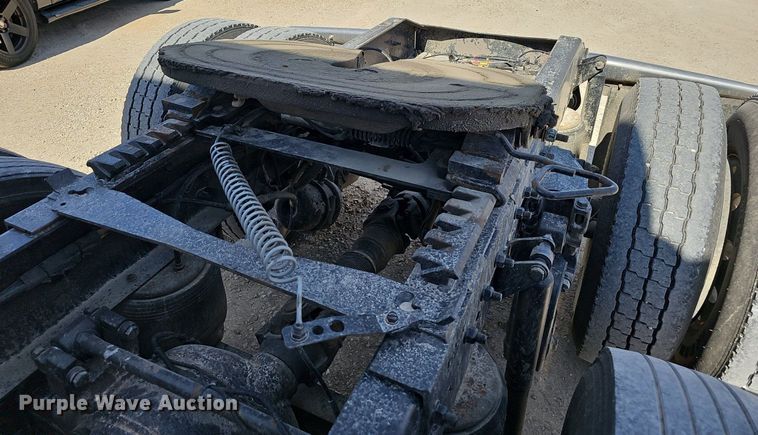 image for item EJ6028 2014 Peterbilt  386 semi truck