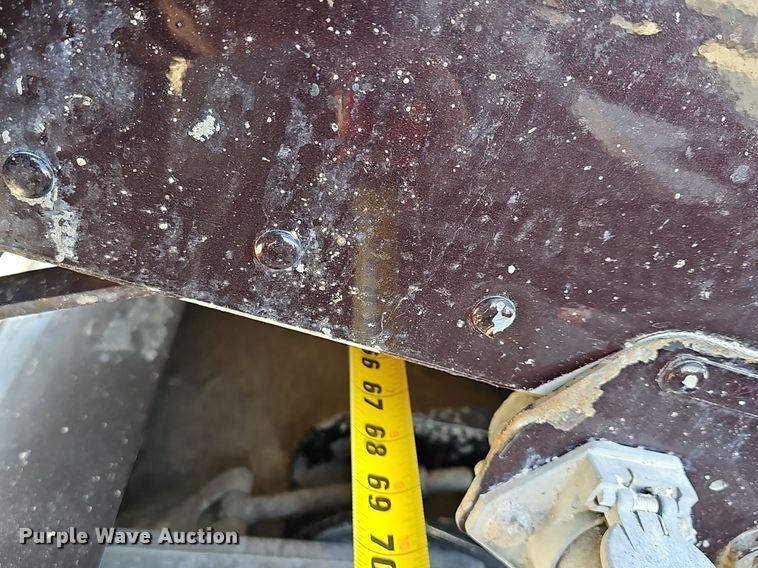 image for item EJ6028 2014 Peterbilt  386 semi truck