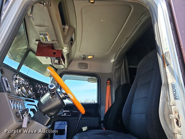 image for item EJ6028 2014 Peterbilt  386 semi truck