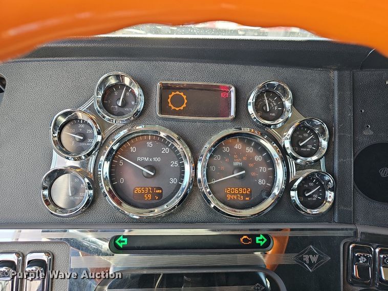 image for item EJ6028 2014 Peterbilt  386 semi truck