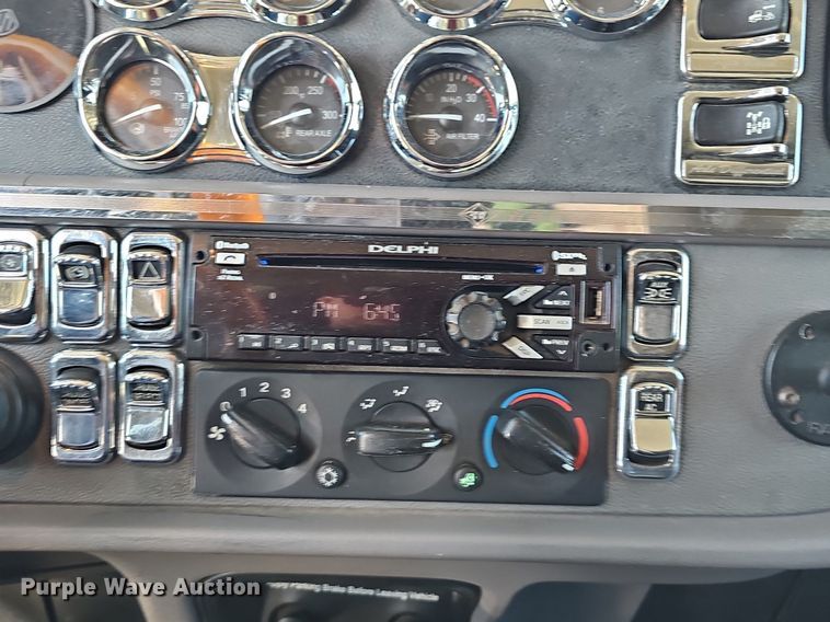 image for item EJ6028 2014 Peterbilt  386 semi truck