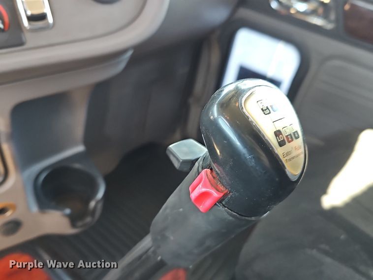 image for item EJ6028 2014 Peterbilt  386 semi truck