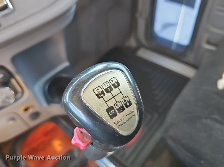 image for item EJ6028 2014 Peterbilt  386 semi truck