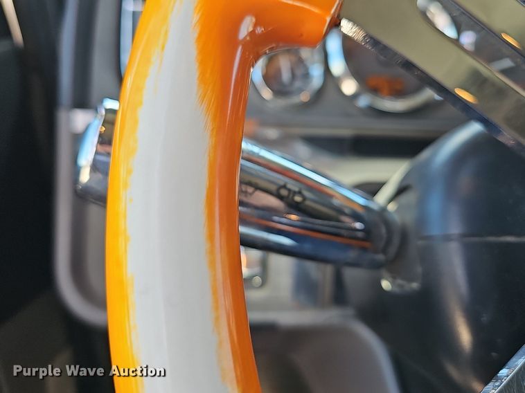 image for item EJ6028 2014 Peterbilt  386 semi truck