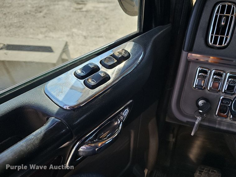 image for item EJ6028 2014 Peterbilt  386 semi truck