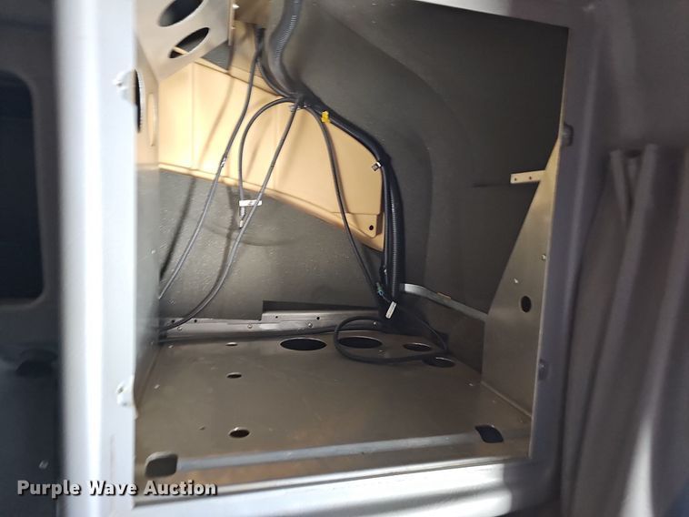 image for item EJ6028 2014 Peterbilt  386 semi truck