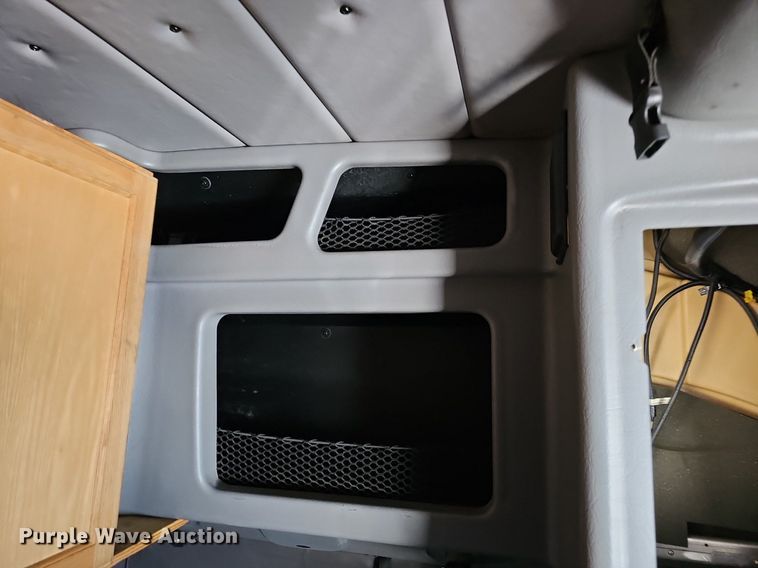 image for item EJ6028 2014 Peterbilt  386 semi truck