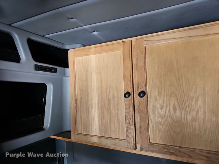 image for item EJ6028 2014 Peterbilt  386 semi truck