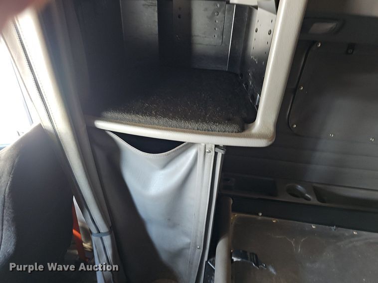 image for item EJ6028 2014 Peterbilt  386 semi truck