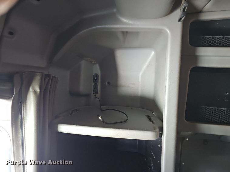 image for item EJ6028 2014 Peterbilt  386 semi truck