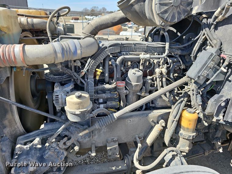 image for item EJ6028 2014 Peterbilt  386 semi truck