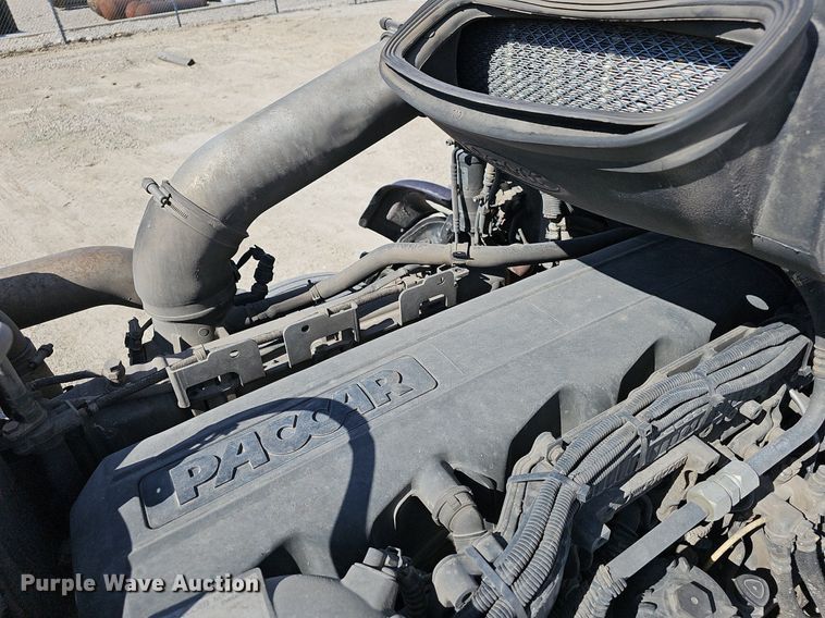 image for item EJ6028 2014 Peterbilt  386 semi truck