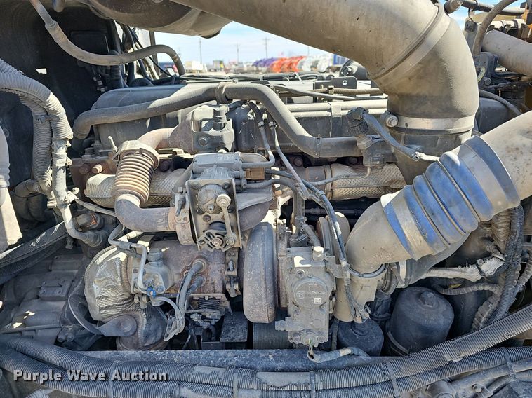 image for item EJ6028 2014 Peterbilt  386 semi truck