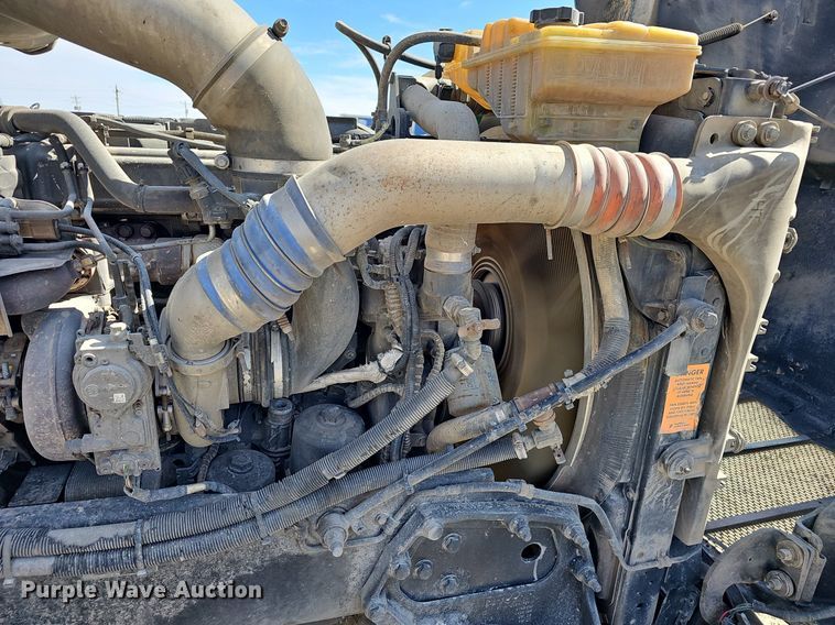 image for item EJ6028 2014 Peterbilt  386 semi truck