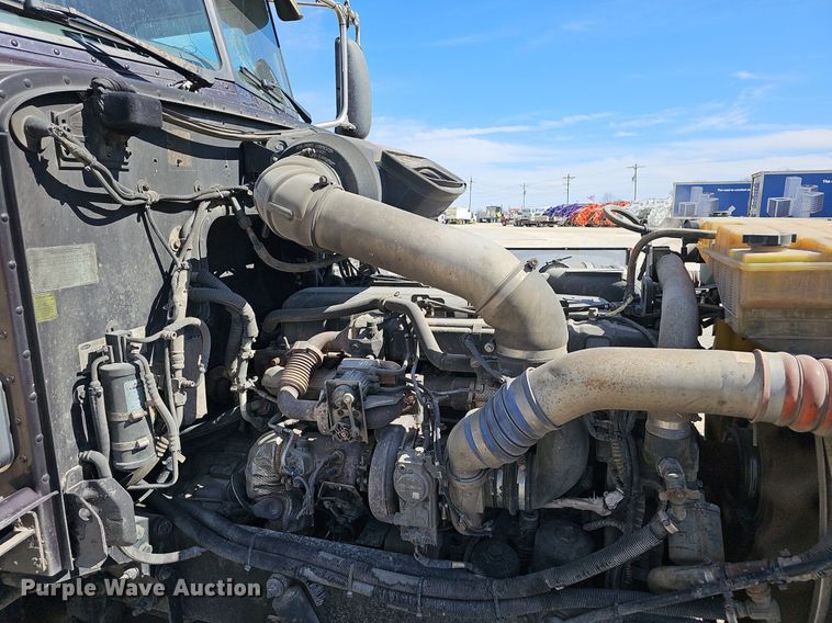 image for item EJ6028 2014 Peterbilt  386 semi truck