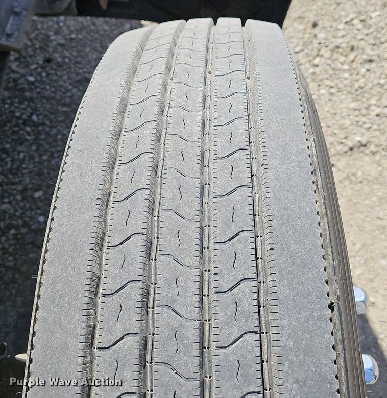 image for item EJ6028 2014 Peterbilt  386 semi truck