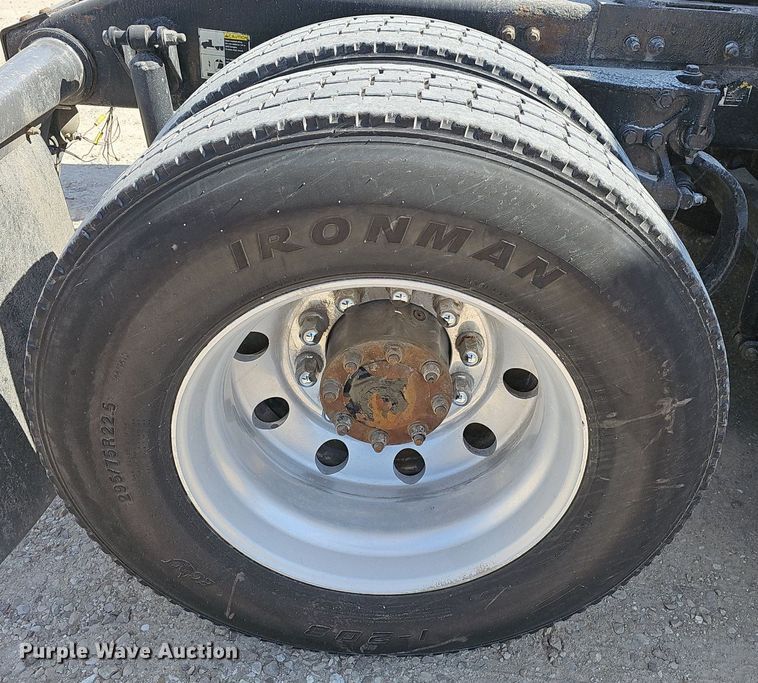 image for item EJ6028 2014 Peterbilt  386 semi truck