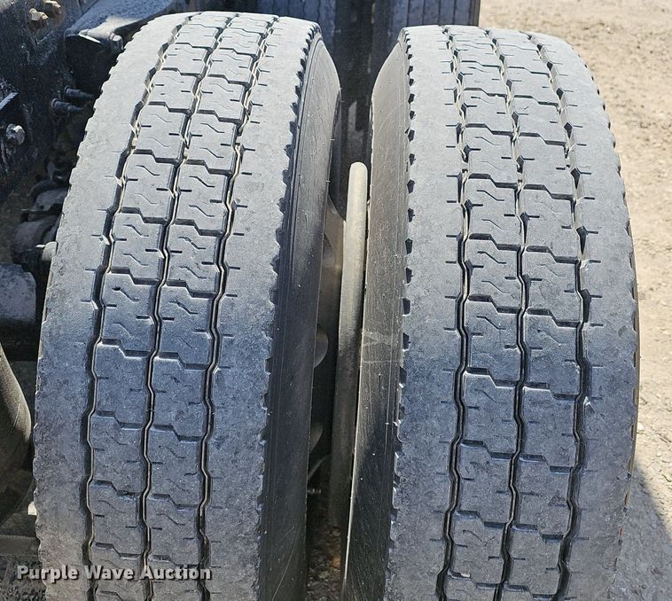 image for item EJ6028 2014 Peterbilt  386 semi truck