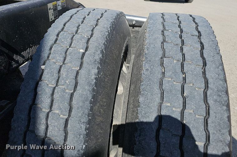 image for item EJ6028 2014 Peterbilt  386 semi truck