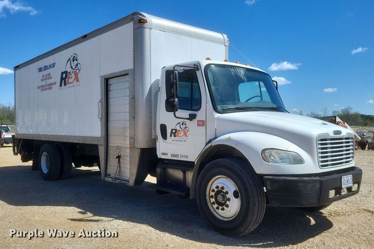 image for item EJ7907 2007 Freightliner Business Class M2 box truck