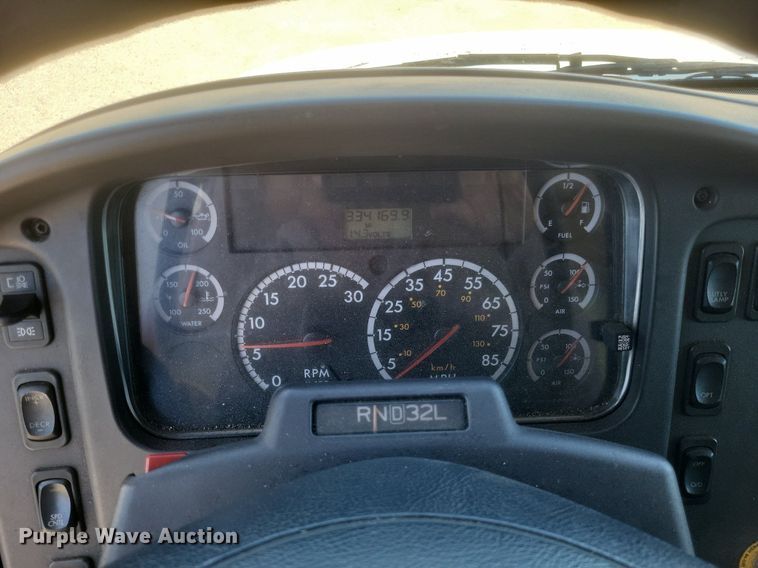 image for item EJ7907 2007 Freightliner Business Class M2 box truck