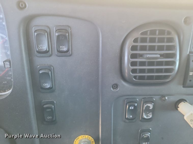 image for item EJ7907 2007 Freightliner Business Class M2 box truck
