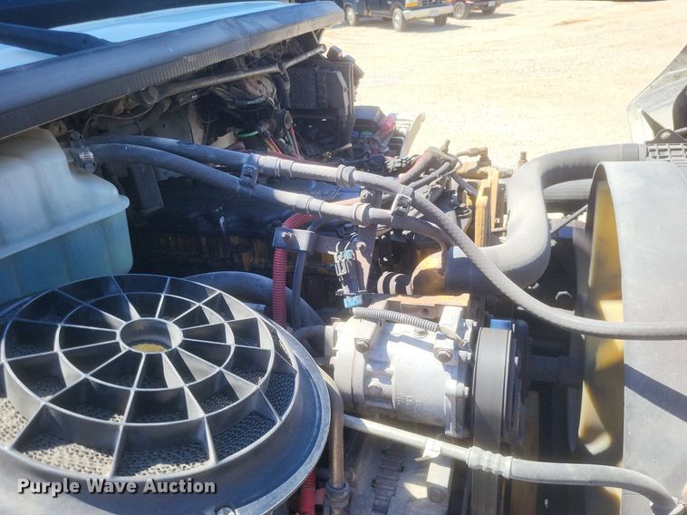 image for item EJ7907 2007 Freightliner Business Class M2 box truck