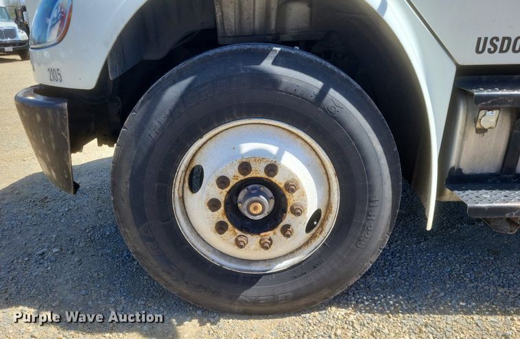 image for item EJ7907 2007 Freightliner Business Class M2 box truck