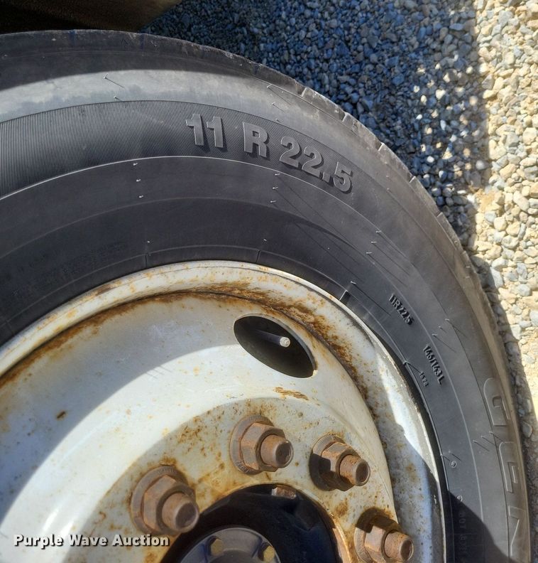 image for item EJ7907 2007 Freightliner Business Class M2 box truck