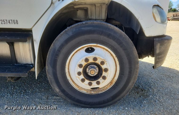 image for item EJ7907 2007 Freightliner Business Class M2 box truck