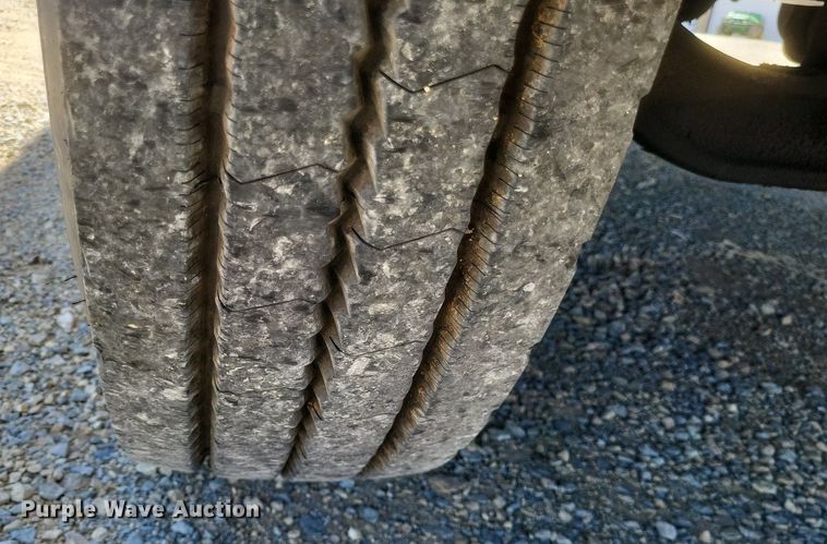 image for item EJ7907 2007 Freightliner Business Class M2 box truck