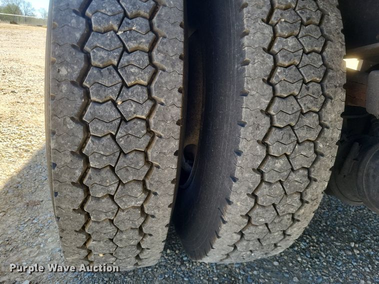 image for item EJ7907 2007 Freightliner Business Class M2 box truck