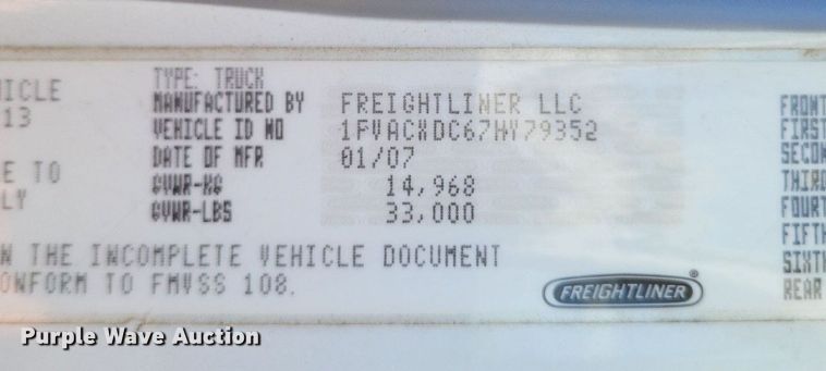 image for item EJ7907 2007 Freightliner Business Class M2 box truck