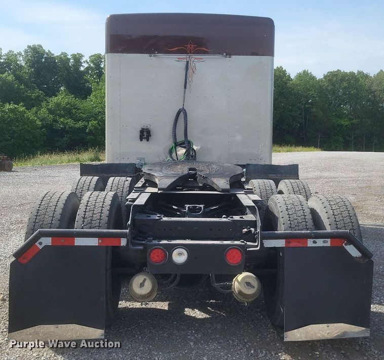 image for item EJ7995 2005 Kenworth  T600 Aerocab semi truck