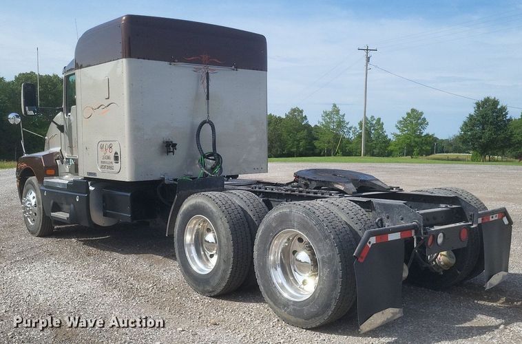 image for item EJ7995 2005 Kenworth  T600 Aerocab semi truck