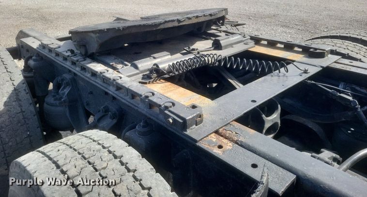 image for item EJ7995 2005 Kenworth  T600 Aerocab semi truck