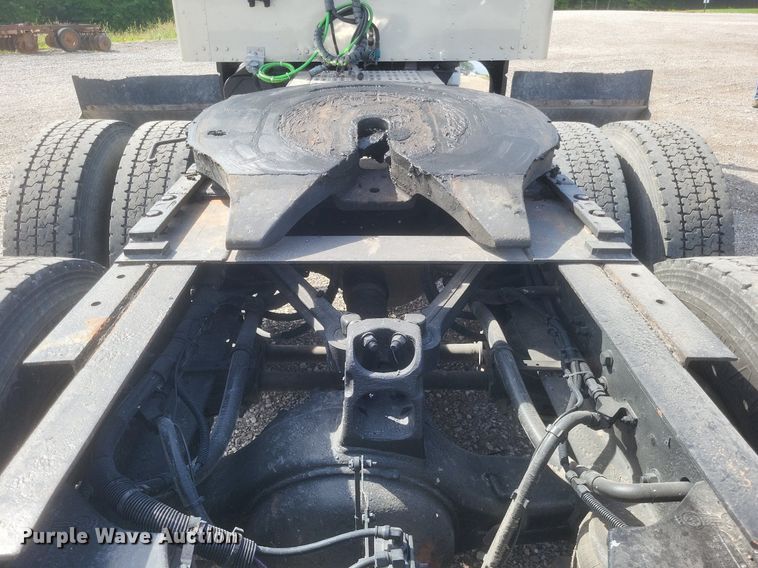 image for item EJ7995 2005 Kenworth  T600 Aerocab semi truck