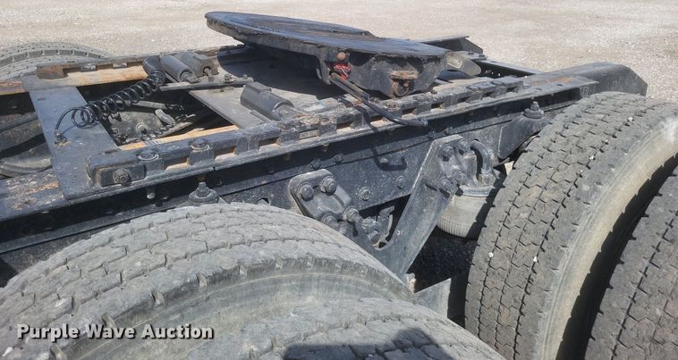 image for item EJ7995 2005 Kenworth  T600 Aerocab semi truck