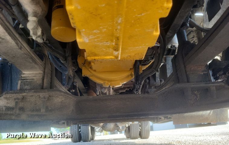 image for item EJ7995 2005 Kenworth  T600 Aerocab semi truck