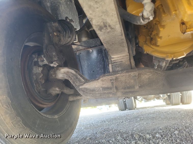 image for item EJ7995 2005 Kenworth  T600 Aerocab semi truck