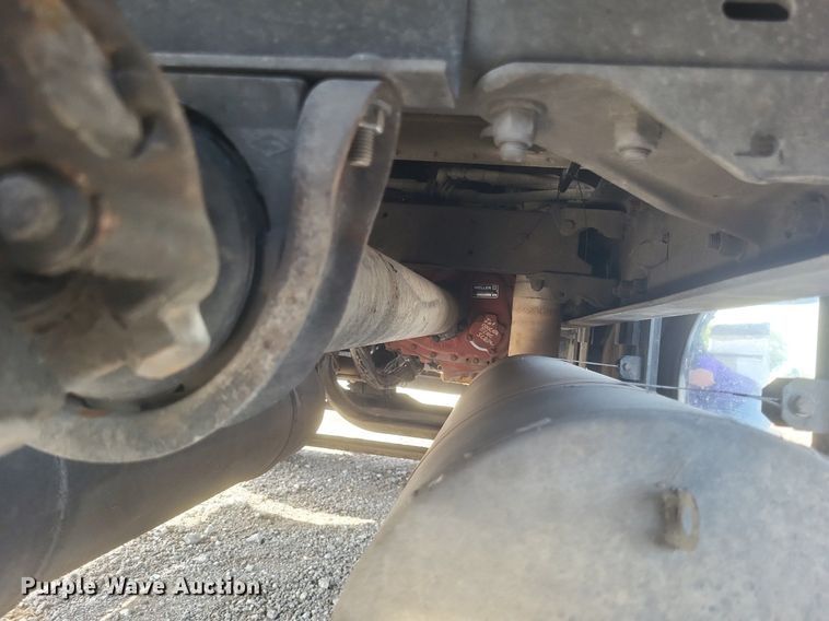 image for item EJ7995 2005 Kenworth  T600 Aerocab semi truck