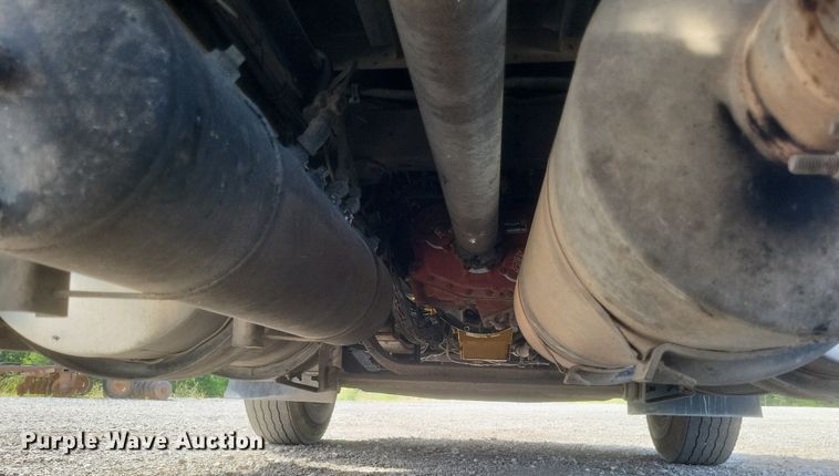 image for item EJ7995 2005 Kenworth  T600 Aerocab semi truck