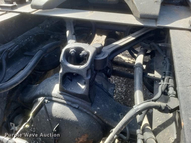 image for item EJ7995 2005 Kenworth  T600 Aerocab semi truck